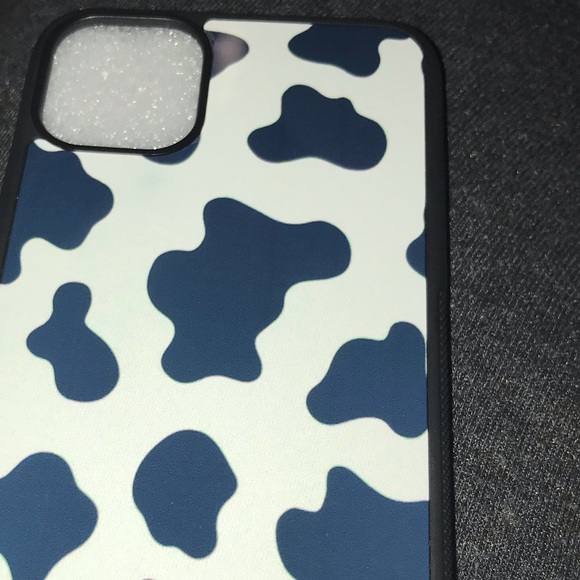 Cow print iPhone 11 Pro Max case - Picture 2 of 2